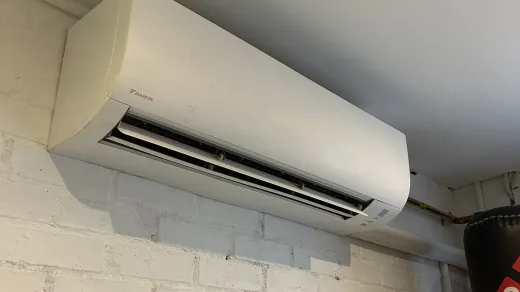 Air conditioning installation