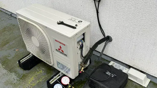 Air conditioning servicing and maintenance